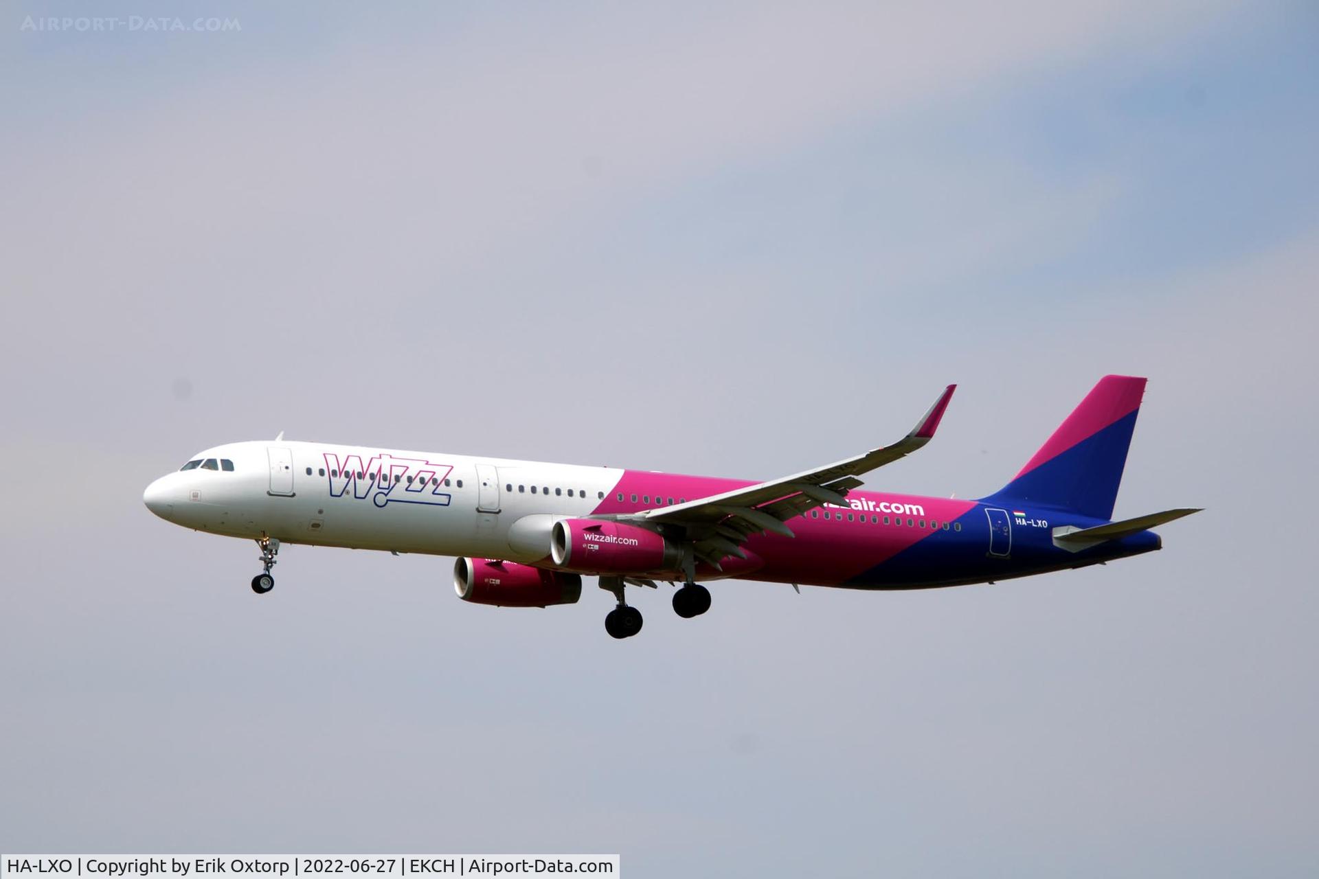 HA-LXO, 2017 Airbus A321-231 C/N 7562, HA-LXO landing rw 22L