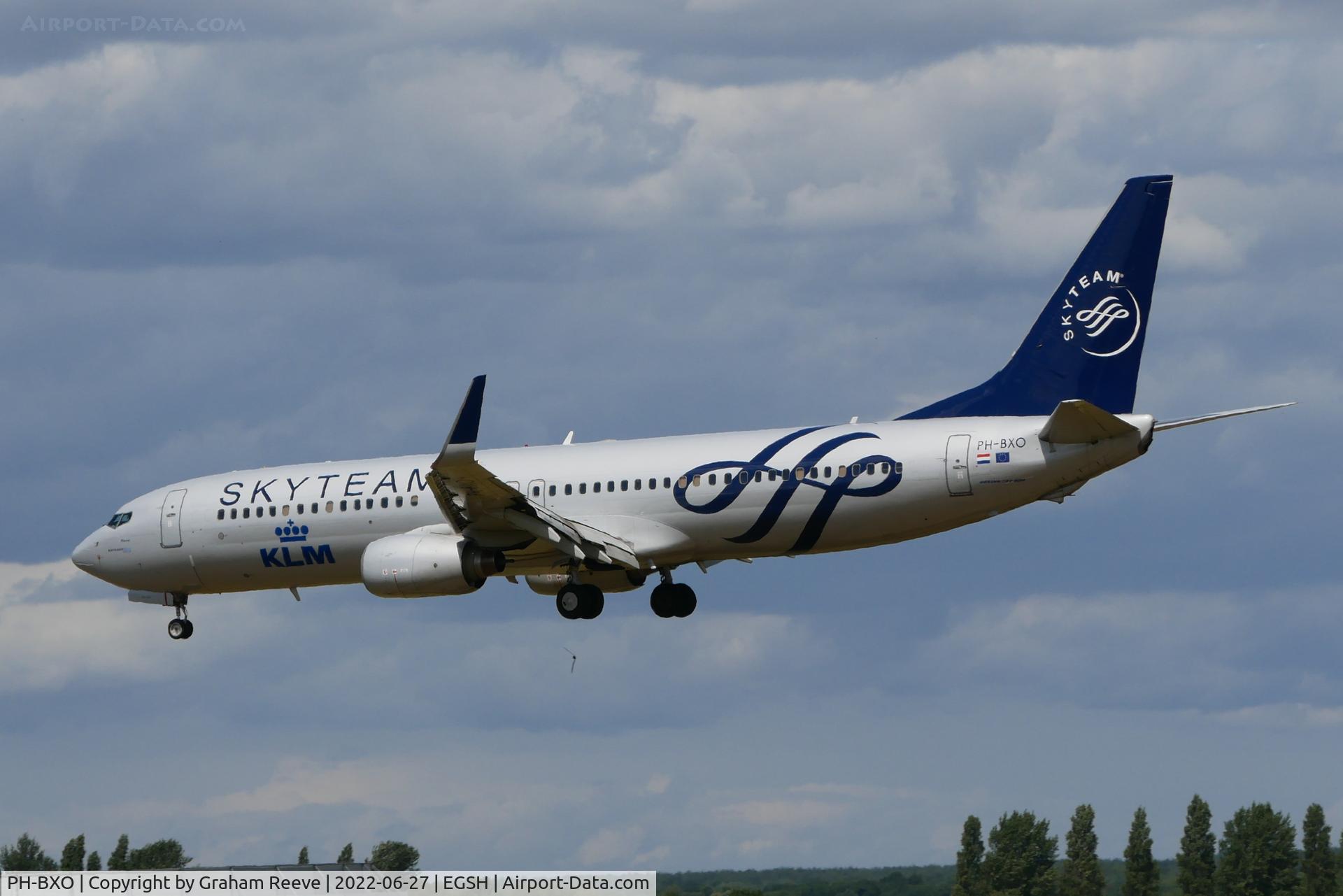 PH-BXO, 2001 Boeing 737-9K2 C/N 29599, Landing at Norwich.