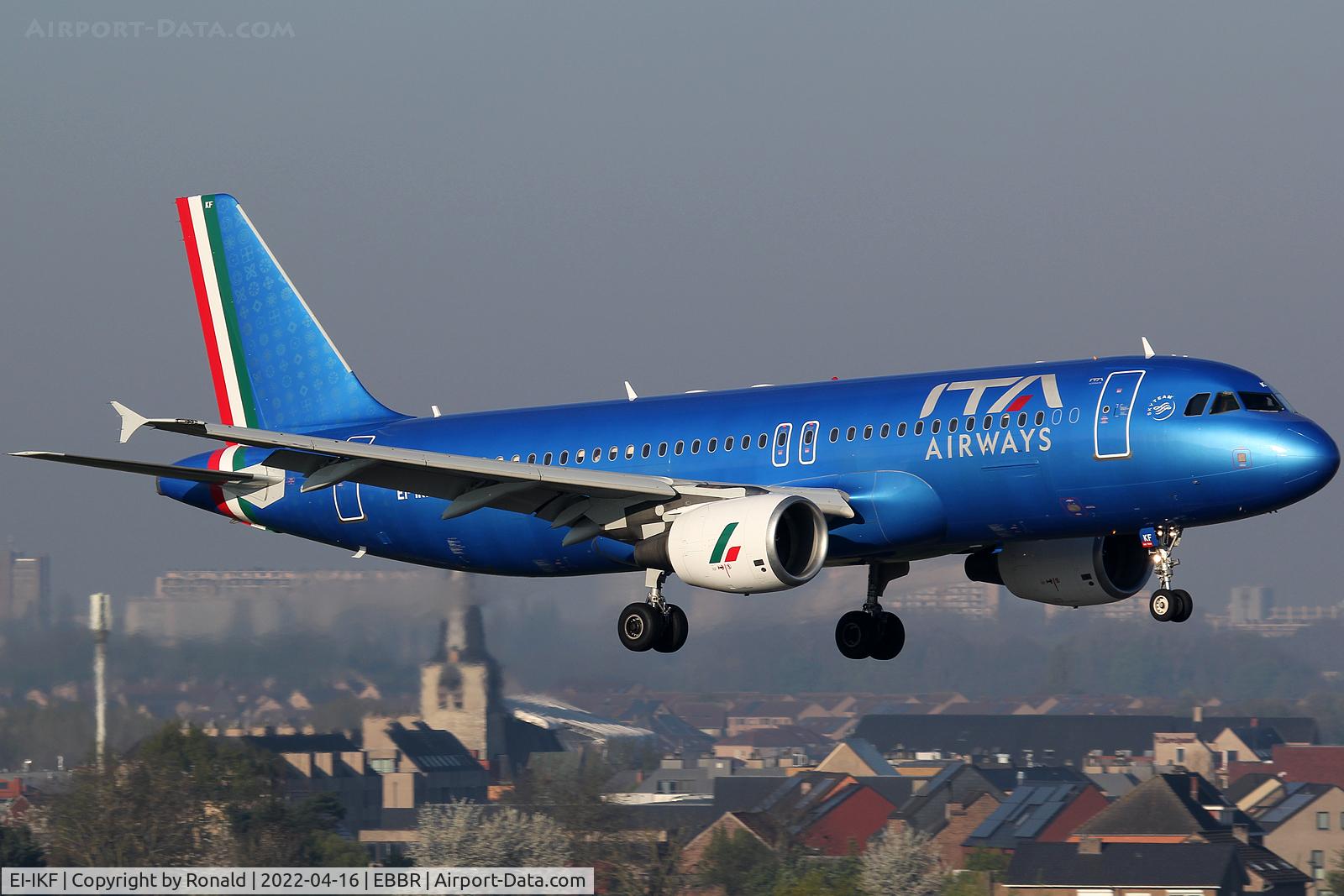 EI-IKF, 2001 Airbus A320-214 C/N 1473, at bru