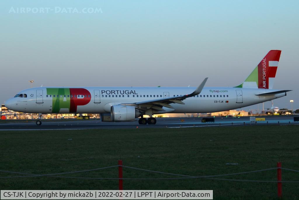 CS-TJK, 2018 Airbus A321-251N C/N 8553, Taxiing