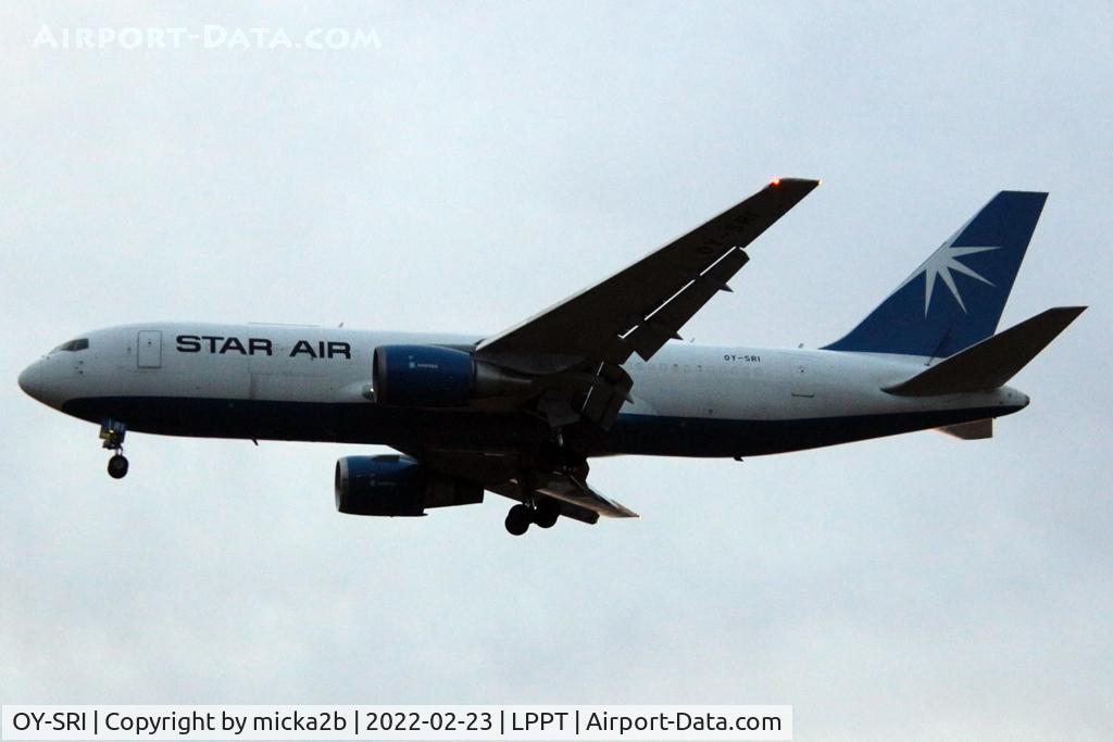 OY-SRI, 1993 Boeing B767-25EBDSF C/N 27193, Landing