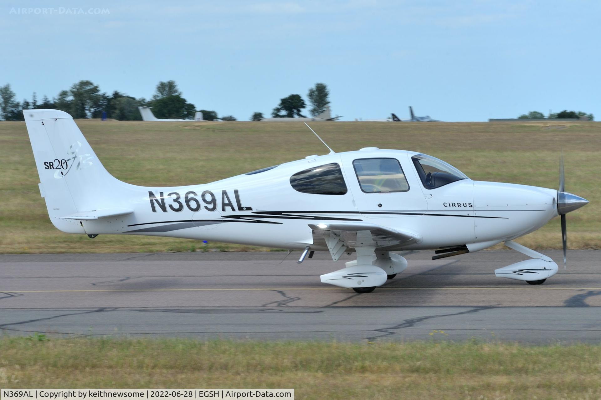 N369AL, 2005 Cirrus SR20 C/N 1552, Leaving Norwich.