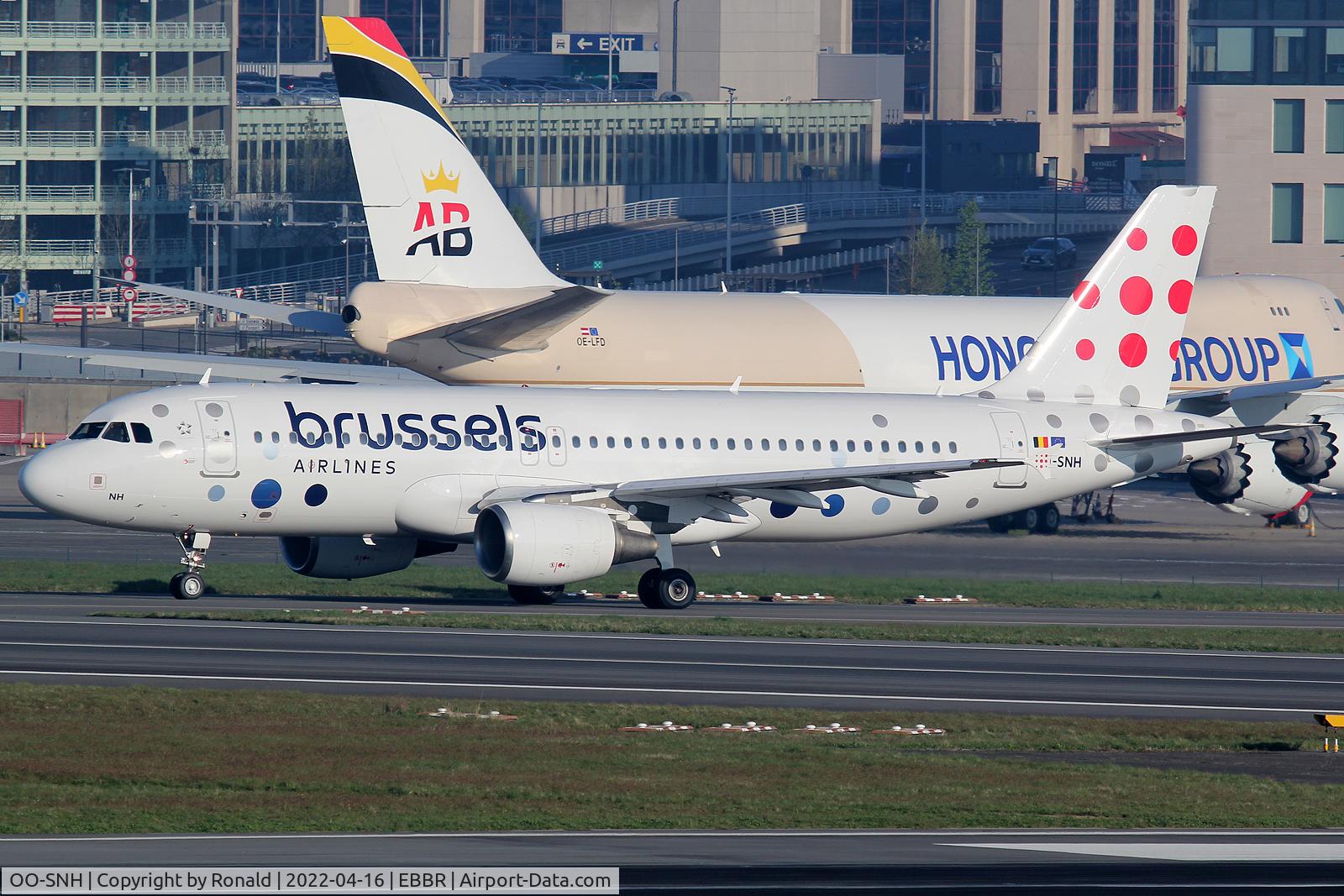 OO-SNH, 2004 Airbus A320-214 C/N 2207, at bru