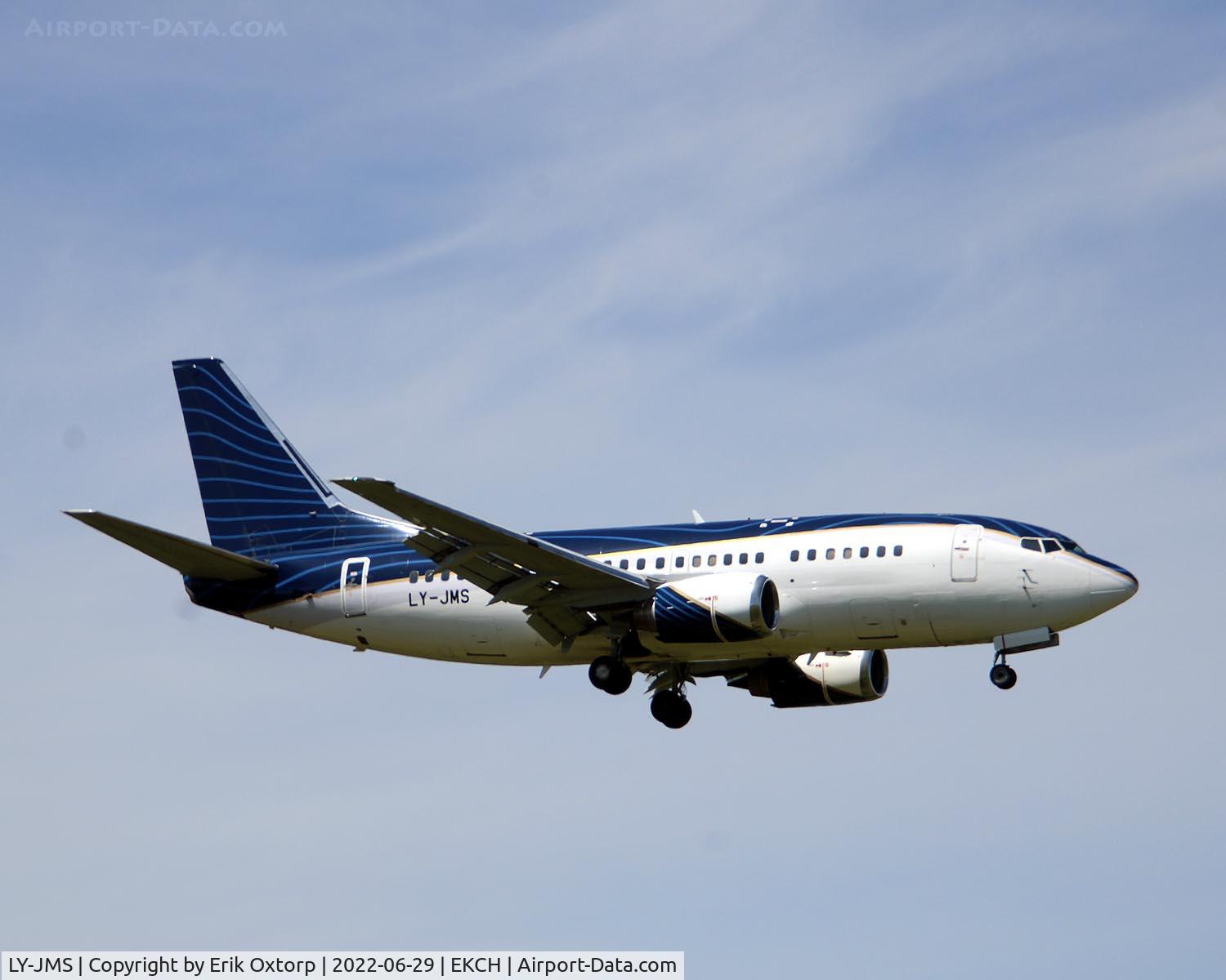 LY-JMS, 1992 Boeing 737-522 C/N 26680, LY-JMS landing rw 04