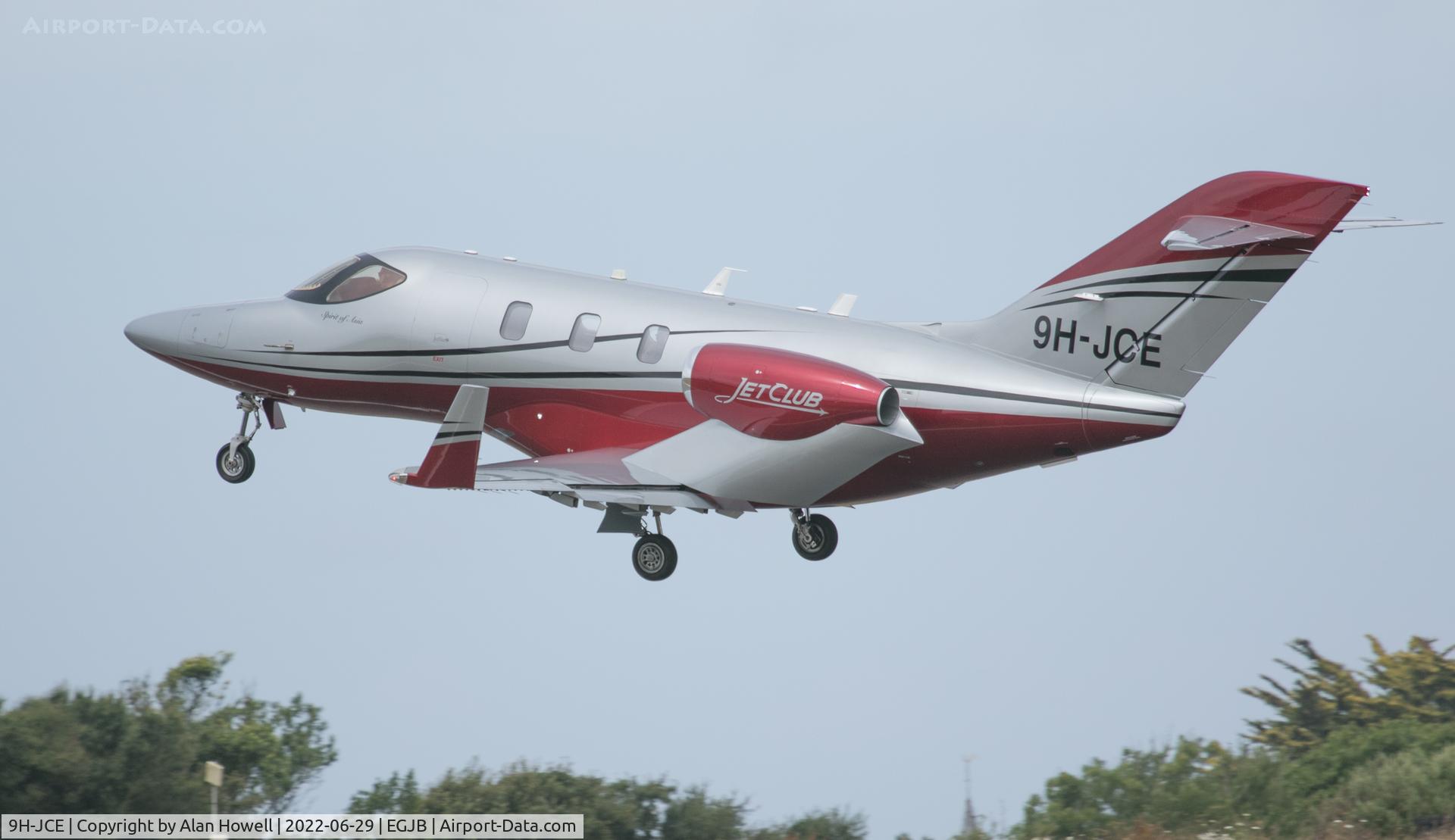 9H-JCE, 2017 Honda HA-420 HondaJet C/N 42000056, Departing Guernsey