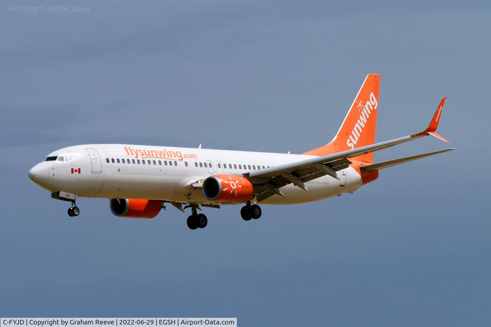 C-FYJD, 2015 Boeing 737-8Q8 C/N 41807, Landing at Norwich.