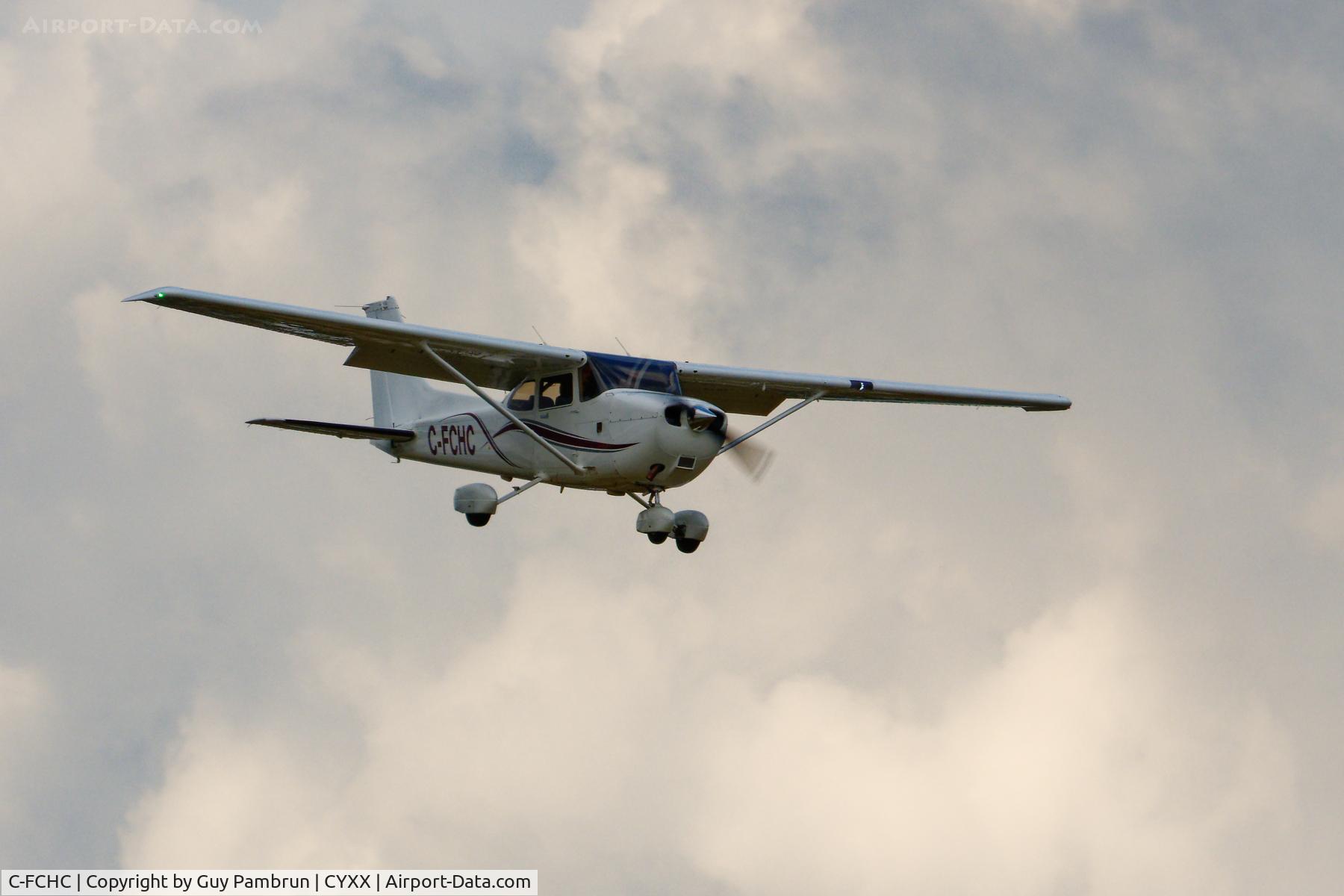 C-FCHC, 2000 Cessna 172S C/N 172S8530, Landing on 19