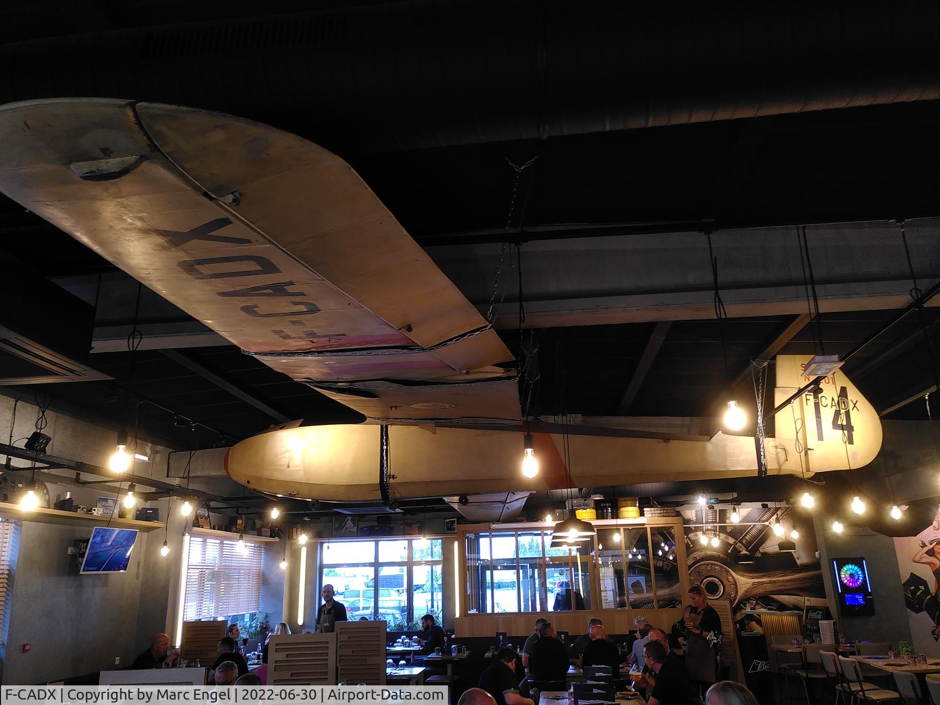 F-CADX, Guerchais-Roche SA-104 Emouchet C/N 201, Planeur exposé au restaurant l'envol de Lesquin