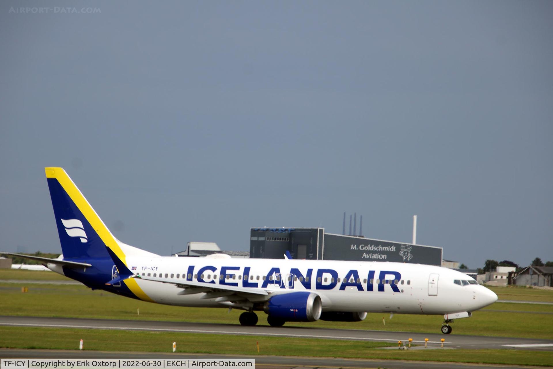 TF-ICY, 2018 Boeing 737-8 MAX C/N 44354, TF-ICY takin off rw 22R