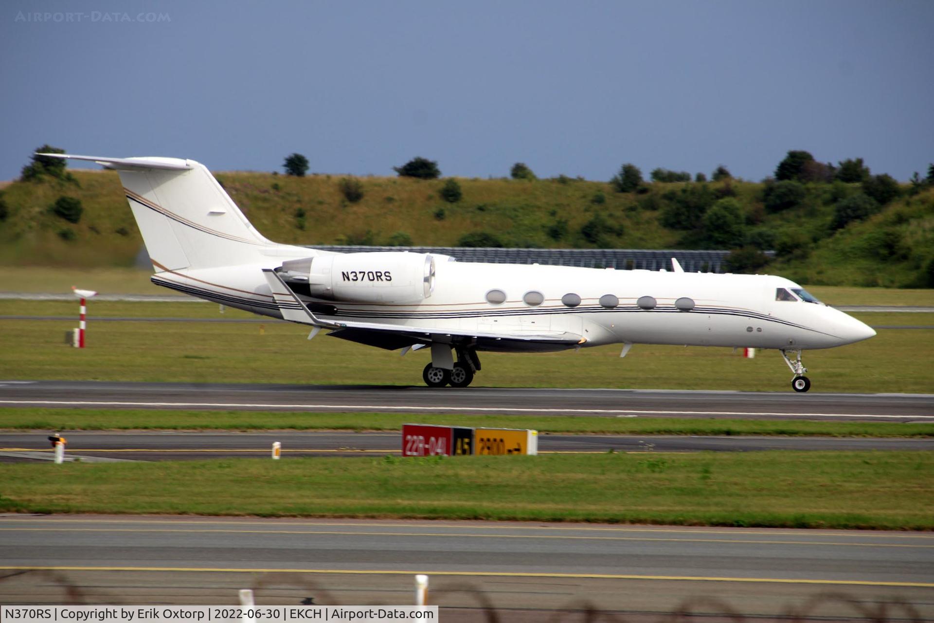 N370RS, 1995 Gulfstream Aerospace G-IV-SP C/N 1265, N370RS taking off rw 22R