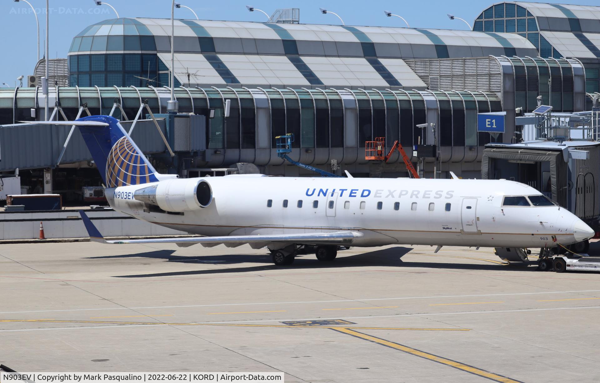 N903EV, 2002 Bombardier CRJ-200ER (CL-600-2B19) C/N 7621, CL-600-2B19
