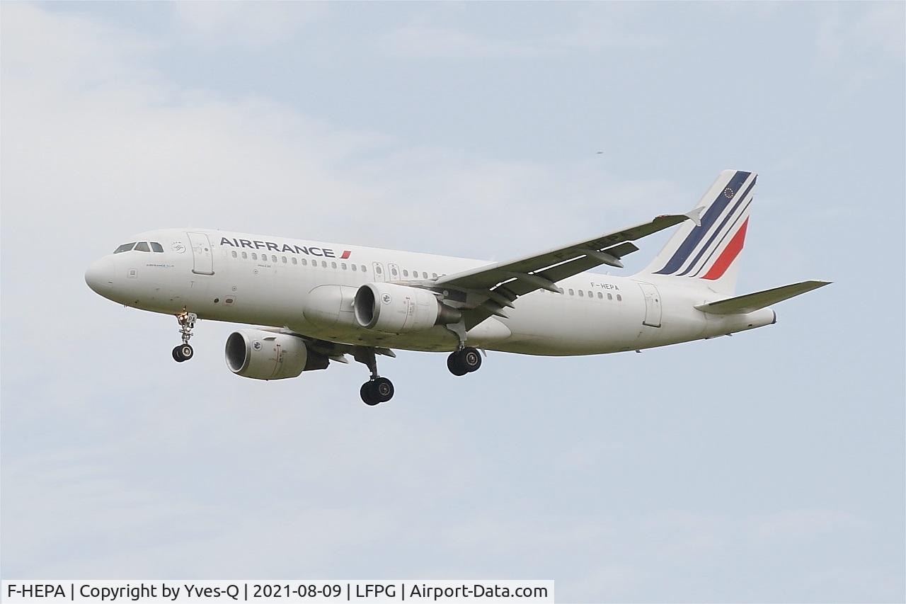 F-HEPA, 2009 Airbus A320-214 C/N 4139, Airbus A320-214, Short approach rwy 26L, Roissy Charles De Gaulle airport (LFPG-CDG)