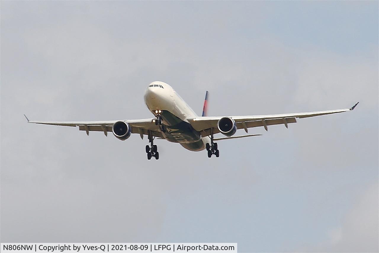 N806NW, 2004 Airbus A330-323 C/N 578, Airbus A330-323, Short approach rwy 26L, Roissy Charles De Gaulle Airport (LFPG-CDG)