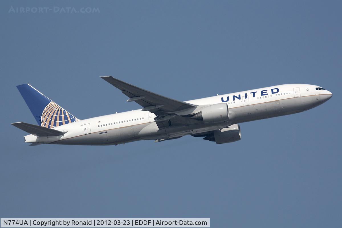 N774UA, 1996 Boeing 777-222 C/N 26936, at fra