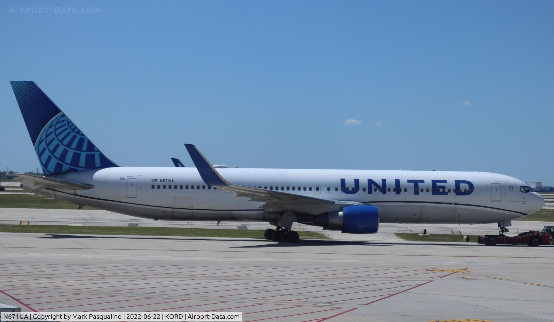 N671UA, 1999 Boeing 767-322 C/N 30026, Boeing 767-322