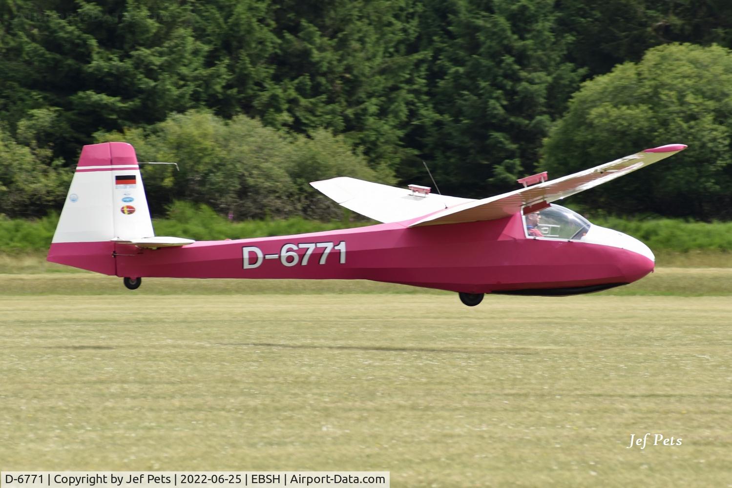 D-6771, Schleicher Ka-8 C/N 2/60, Fly in Festival at Saint-Hubert.