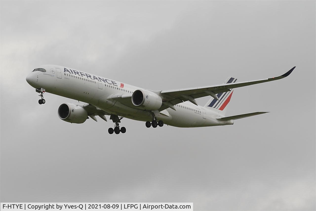 F-HTYE, 2020 Airbus A350-941 C/N 407, Airbus A350-941, Short approach rwy 26L, Roissy Charles De Gaulle airport (LFPG-CDG)