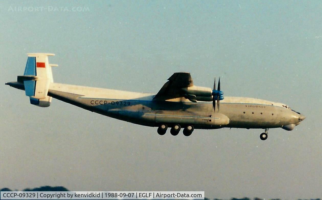 CCCP-09329, Antonov An-22A C/N 043482276, On finals to runway 25 at Farnborough bringing a replacement engine for the AN-124.