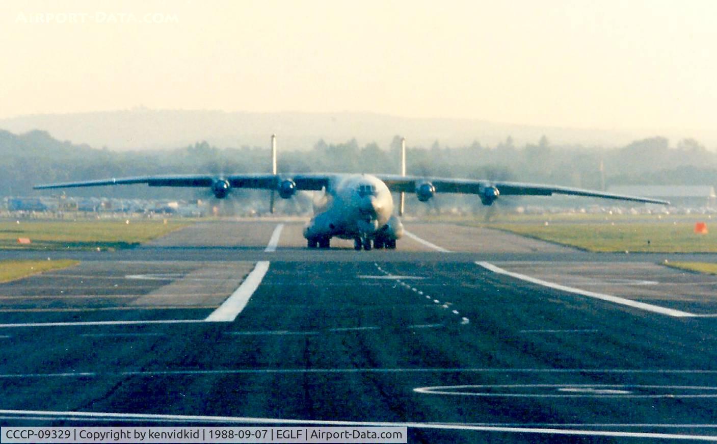 CCCP-09329, Antonov An-22A C/N 043482276, Repositioning to the 18 threshold next to the AN-124.