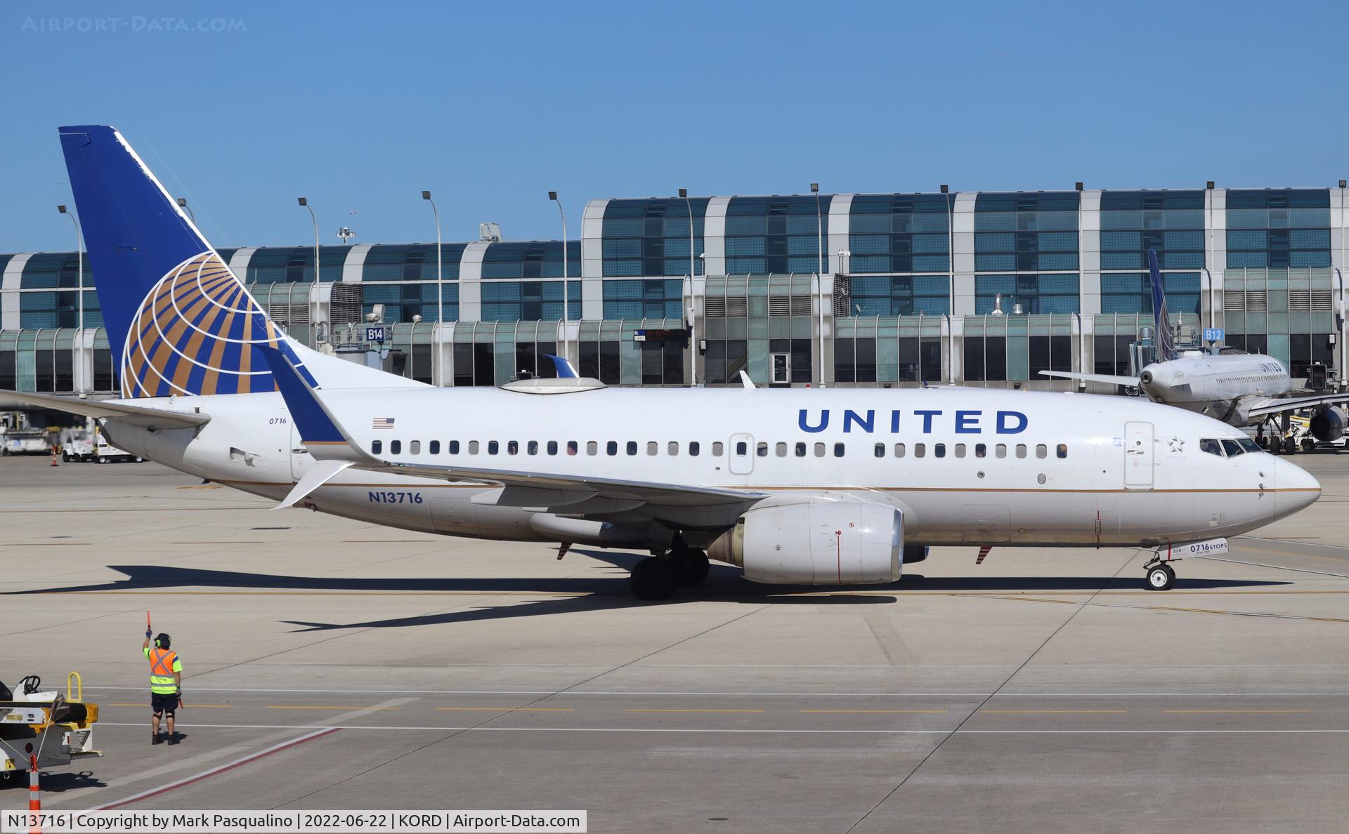 N13716, 1998 Boeing 737-724 C/N 28787, Boeing 737-724
