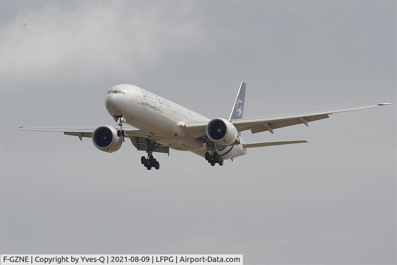 F-GZNE, 2009 Boeing 777-328/ER C/N 37432, Boeing 777-328ER, Short approach rwy 26L, Roissy Charles De Gaulle airport (LFPG-CDG)