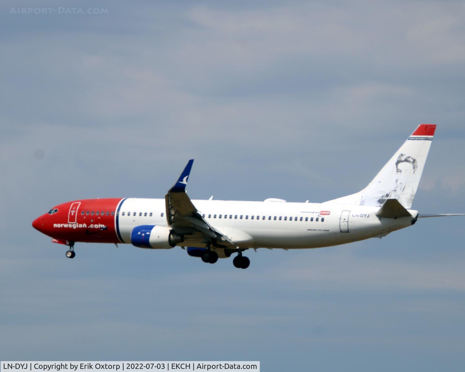 LN-DYJ, 2010 Boeing 737-8JP C/N 39045, LN-DYJ landing rw 22L