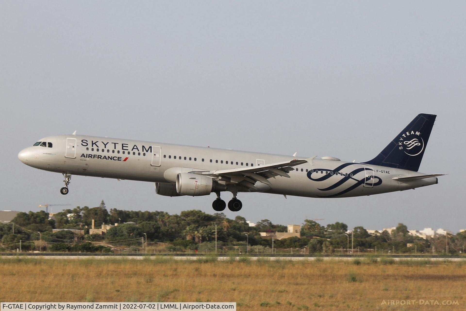 F-GTAE, 1998 Airbus A321-211 C/N 0796, A321 F-GTAE Air France in SkyTeam livery landing in Malta RW31