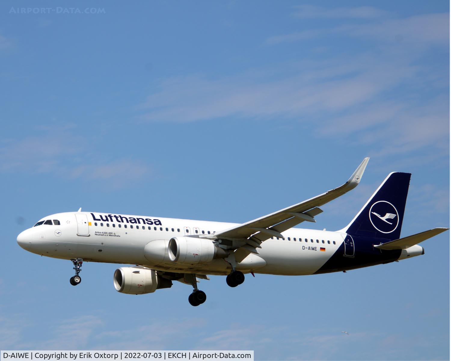 D-AIWE, 2018 Airbus A320-214 C/N 8680, D-AIWE landing rw 22L