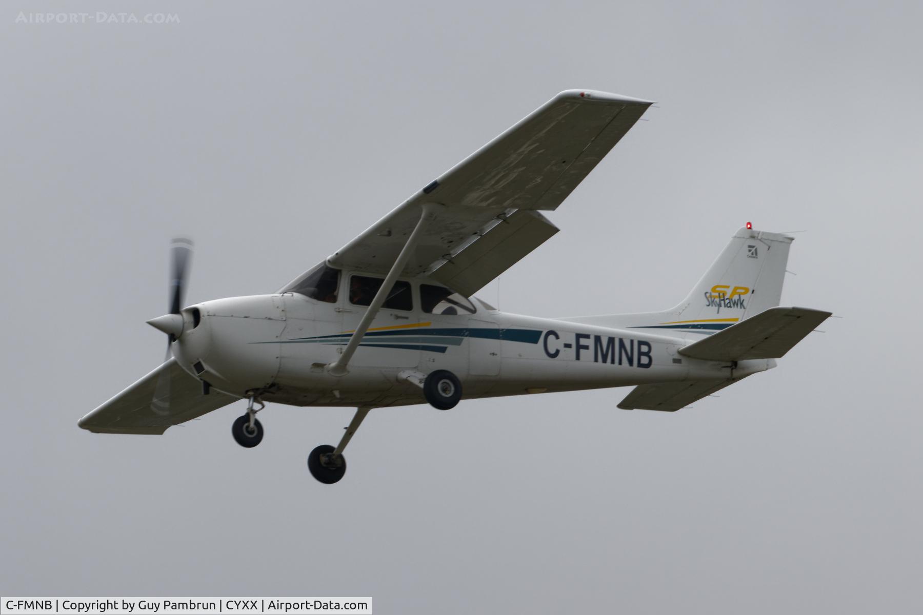C-FMNB, 2002 Cessna 172S C/N 172S9276, Landing on 19