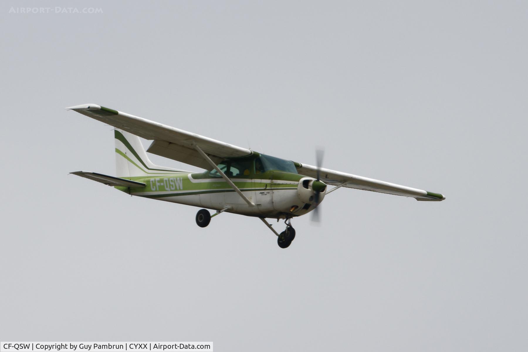 CF-QSW, 1972 Cessna 172M C/N 17261223, Landing on 19
