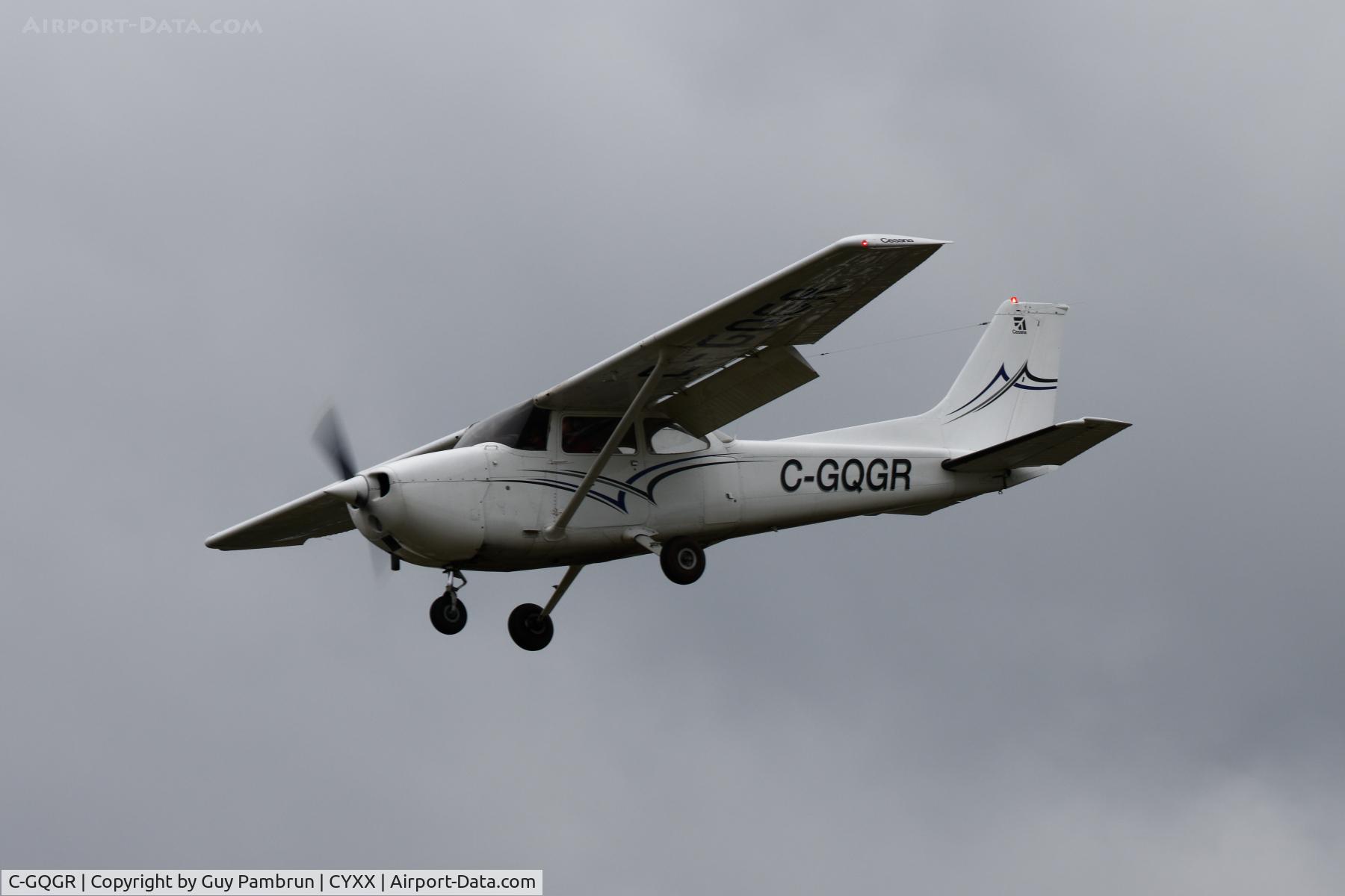 C-GQGR, 1976 Cessna 172M Skyhawk C/N 172-65953, Landing on 19