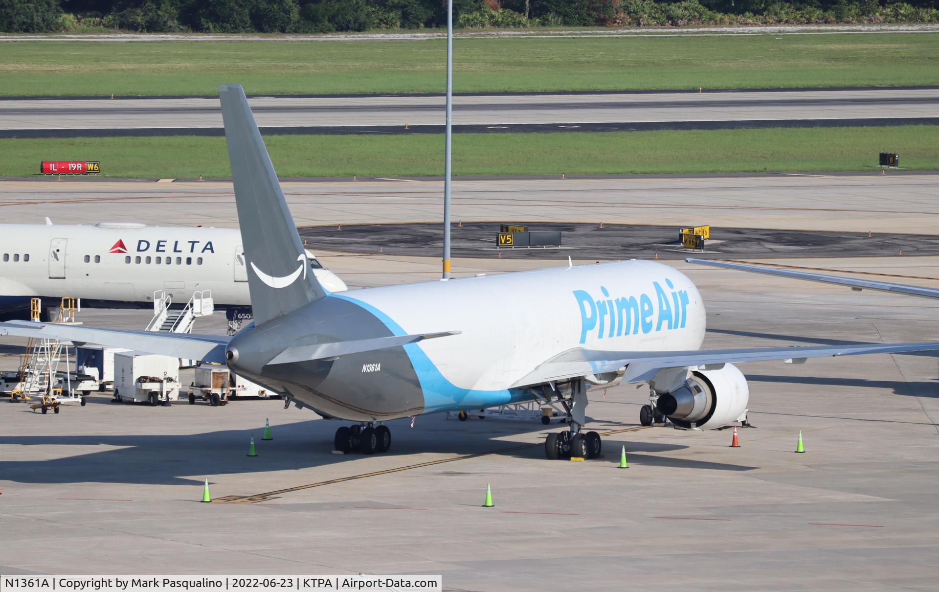 N1361A, 1995 Boeing 767-31B C/N 26265, Boeing 767-31B