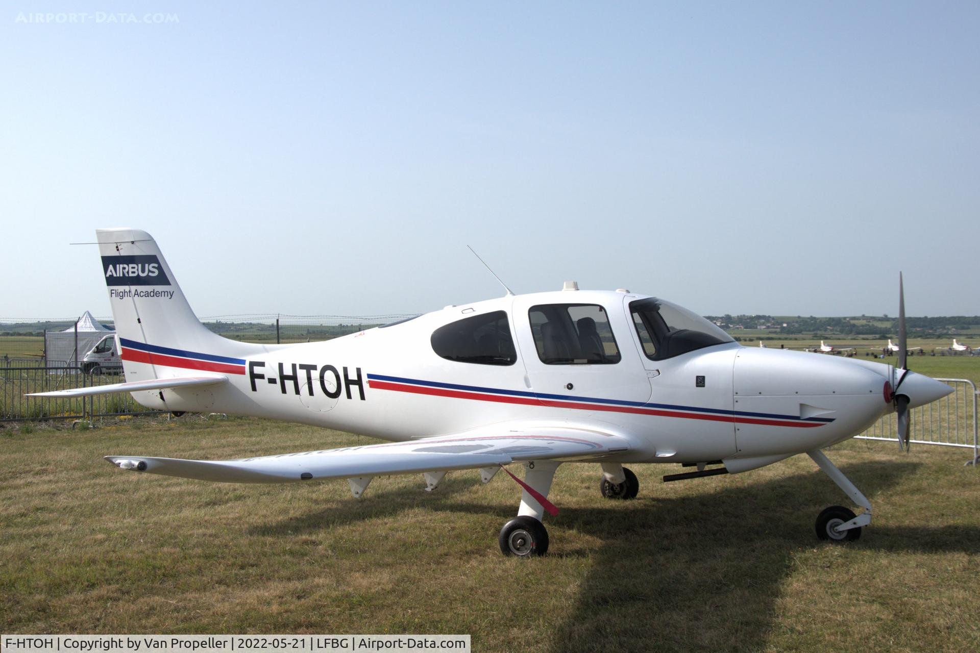 F-HTOH, Cirrus SR-20 G3 C/N 2045, Cirrus SR20 G3 of Airbus Flight Academy Europe at BA709 Cognac - Châteaubernard Air Base, France, 21 may 2022