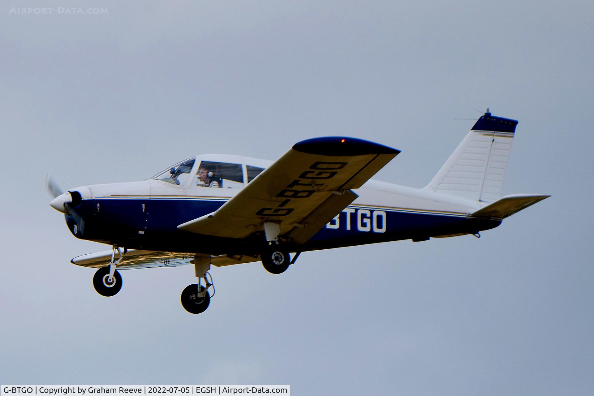 G-BTGO, 1971 Piper PA-28-140 Cherokee C/N 28-7125613, Landing at Norwich.