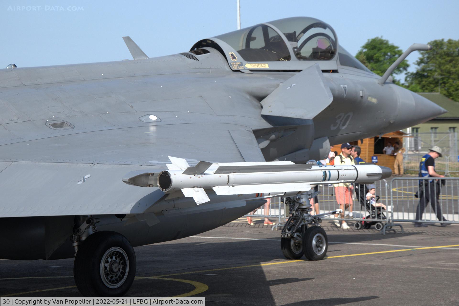 30, Dassault Rafale M C/N 30, MBDA MICA air-to-air missile on the wingtip of a French Navy Dassault Rafale M fighter at BA709 Cognac - Châteaubernard Air base, France, 21 may 2022