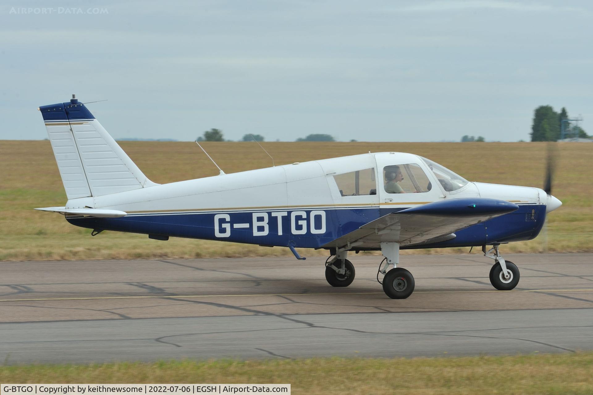 G-BTGO, 1971 Piper PA-28-140 Cherokee C/N 28-7125613, Leaving Norwich.