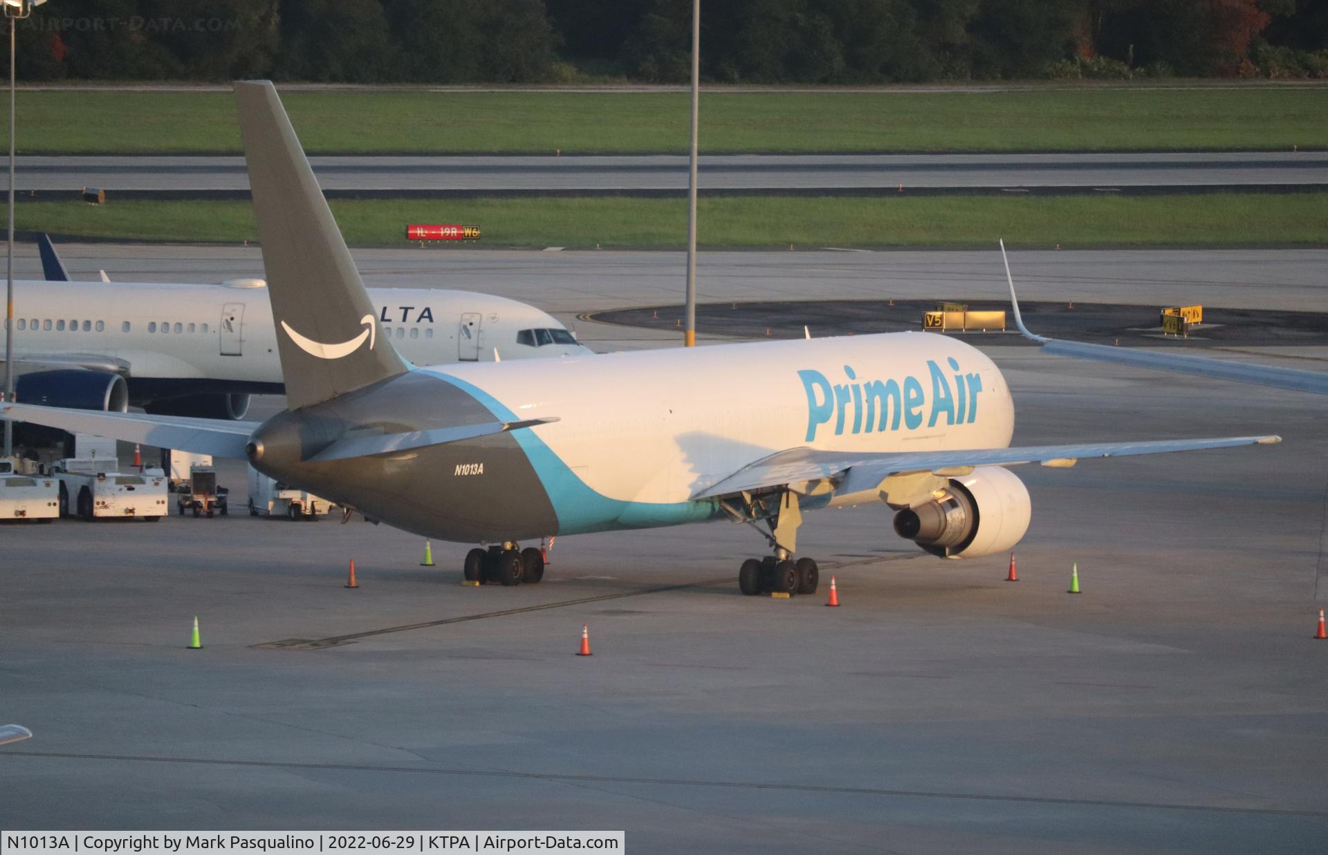N1013A, 1999 Boeing 767-36N/SF C/N 30110, Boeing 767-36N/SF