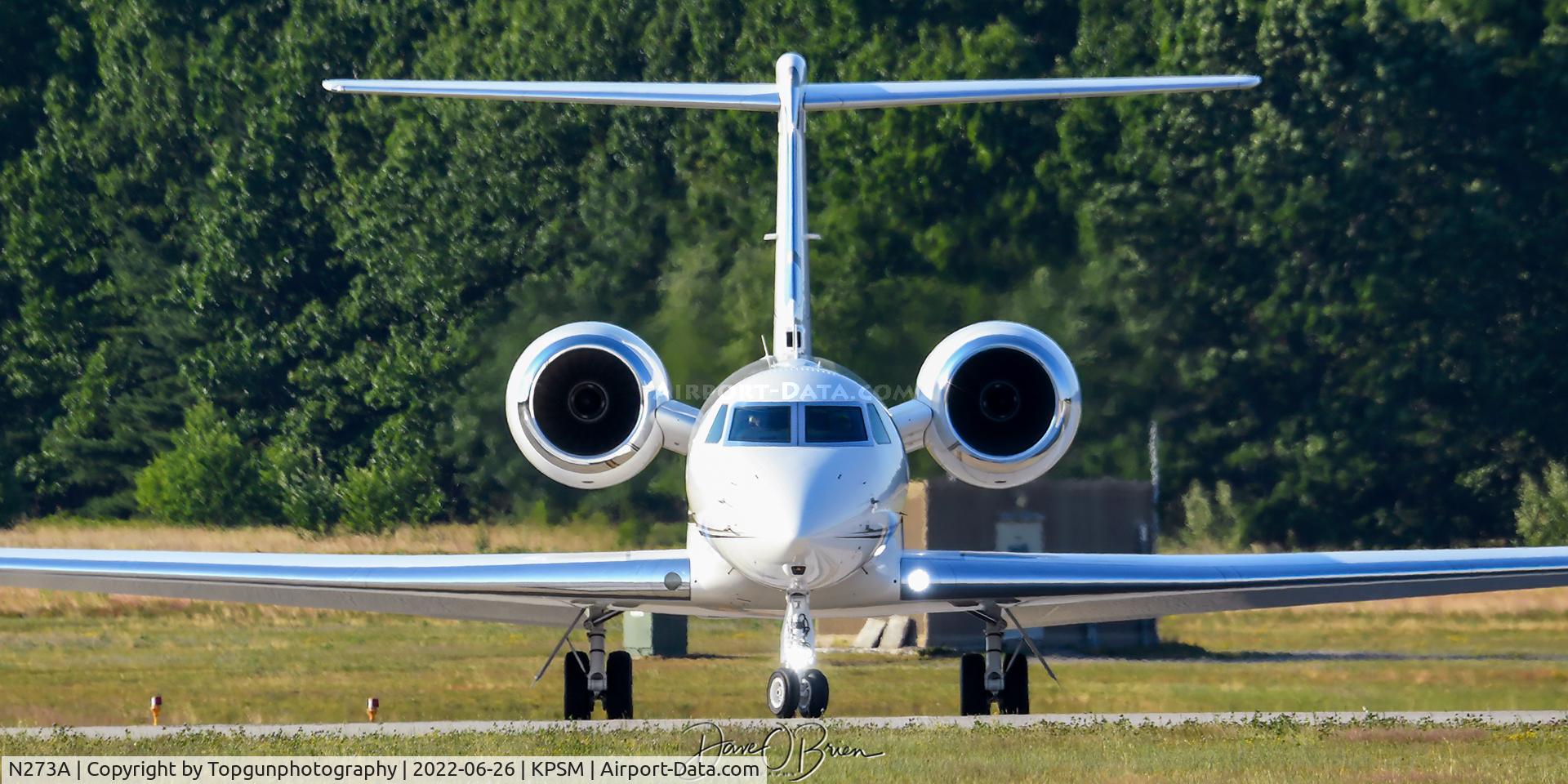 N273A, 2010 Gulfstream Aerospace GV-SP (G550) C/N 5273, Gulfstream taking the active runway