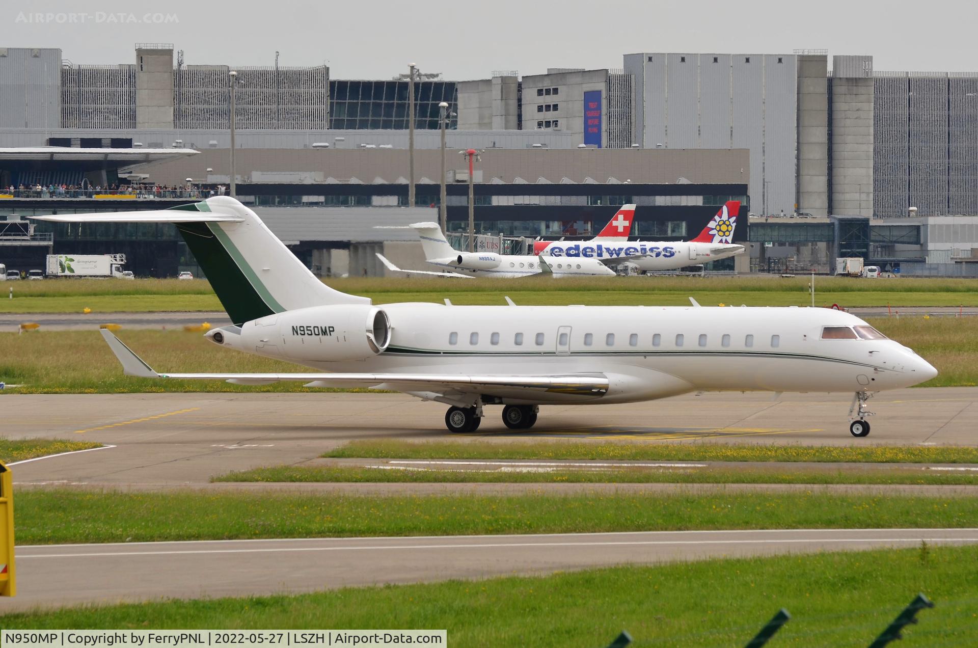 N950MP, 2016 Bombardier BD-700-1A10 Global Express C/N 9770, Global 6000 taxying in