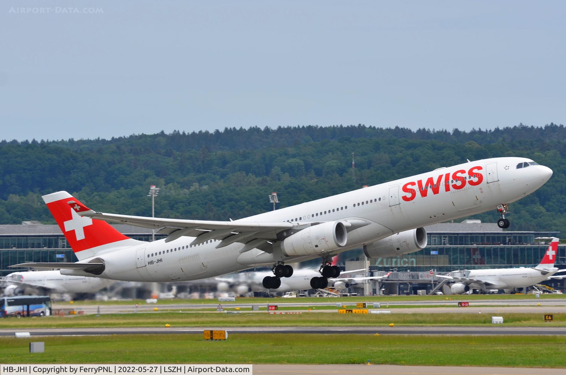 HB-JHI, 2010 Airbus A330-343X C/N 1181, Swiss A333 departing