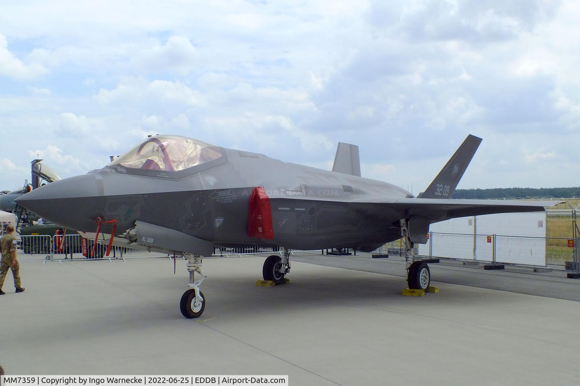 MM7359, 2017 Lockheed Martin F-35A Lightning II C/N AL-09, Lockheed Martin F-35A Lightning II of the Aeronautica Militare Italiana AMI (Italian Air Force) at ILA 2022, Berlin