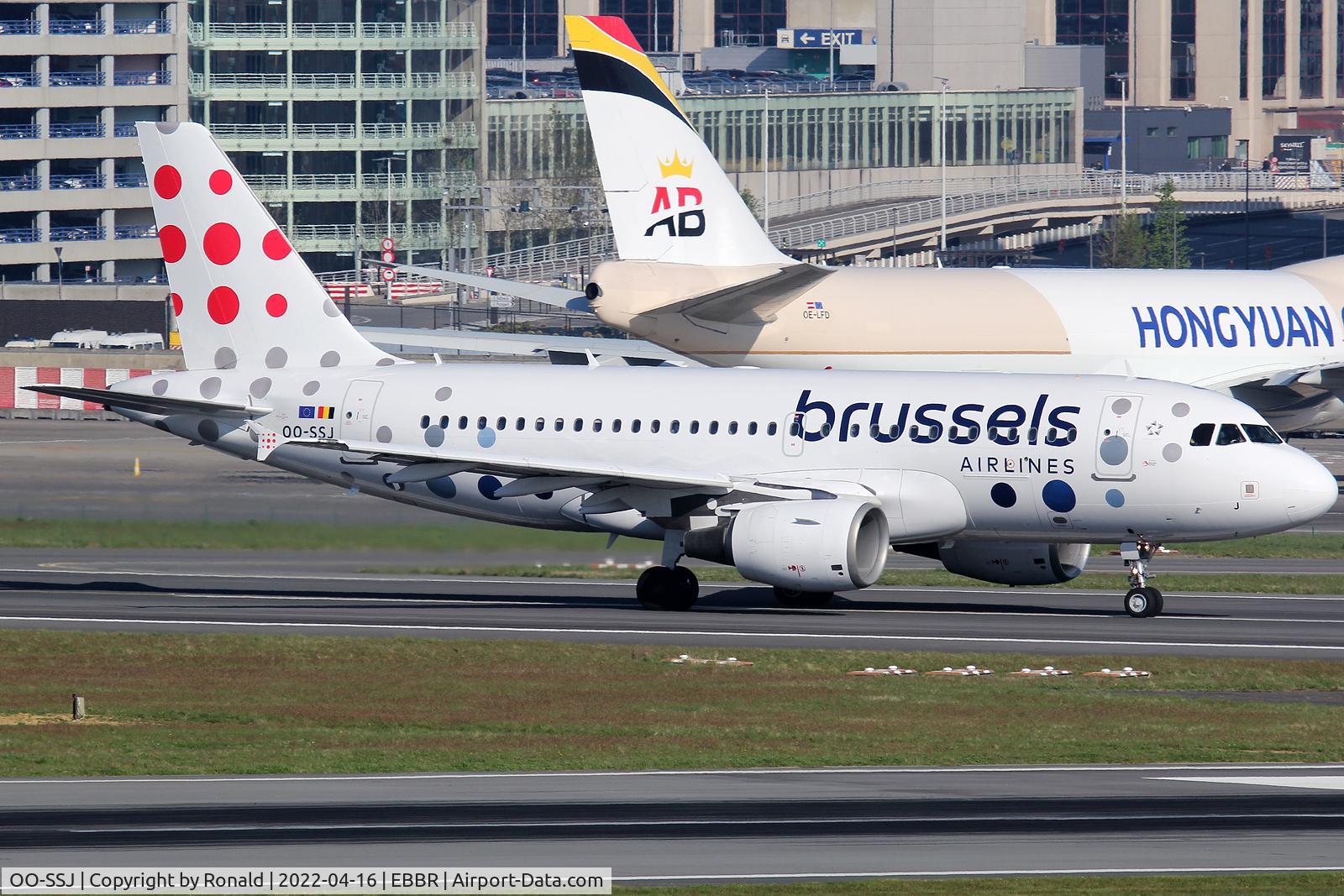 OO-SSJ, 2002 Airbus A319-111 C/N 1759, st bru