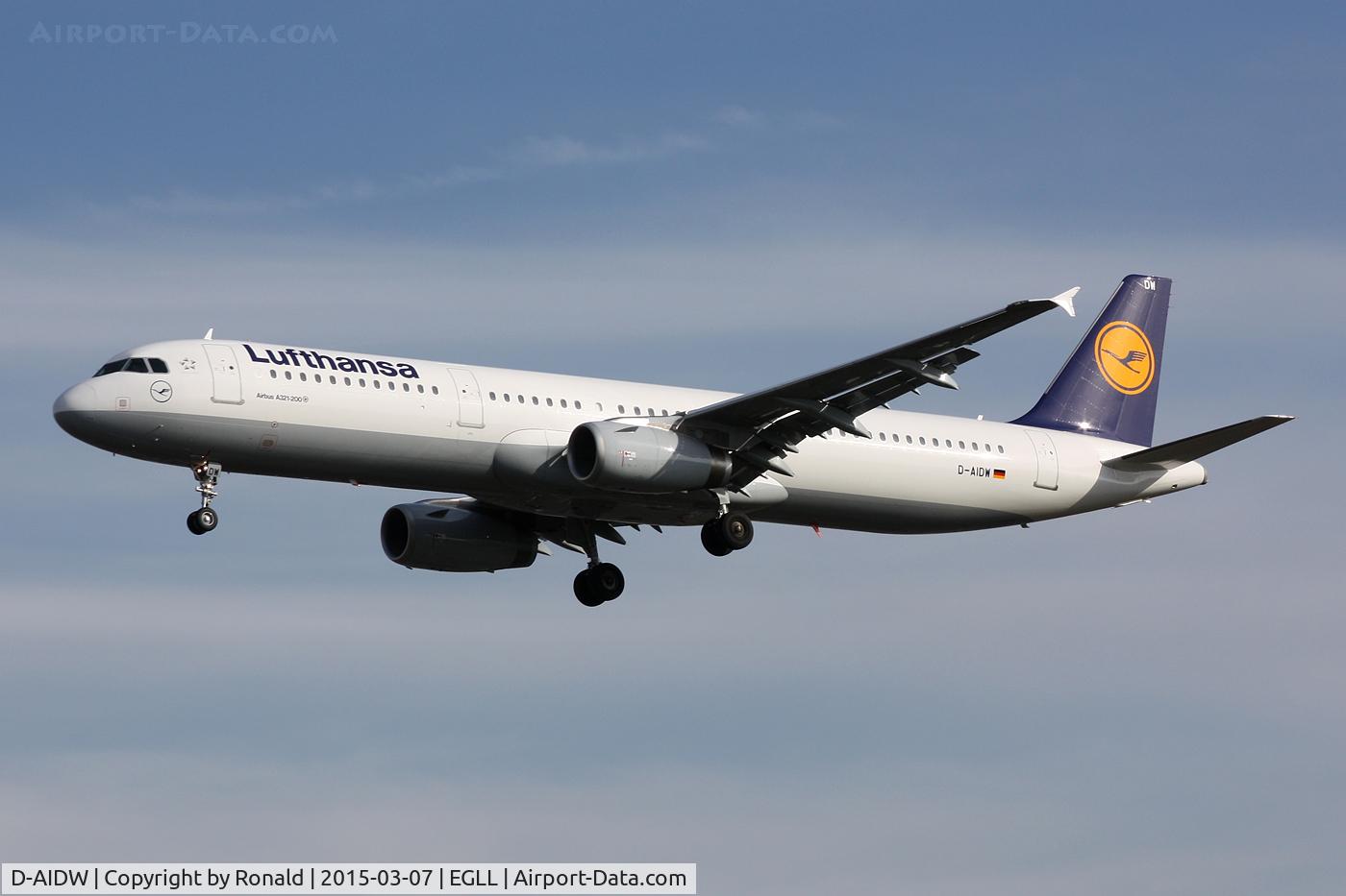 D-AIDW, 2014 Airbus A321-231 C/N 6415, at lhr