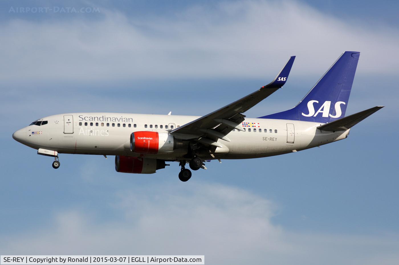 SE-REY, 2002 Boeing 737-76N C/N 32737, at lhr