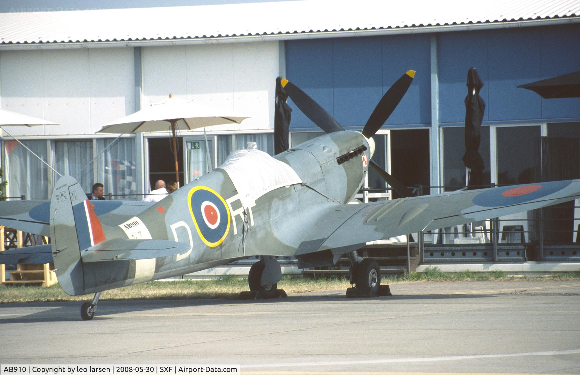 AB910, Supermarine 349 Spitfire LF.Vb C/N CBAF.1061, Berlin ILA 30.5.2008