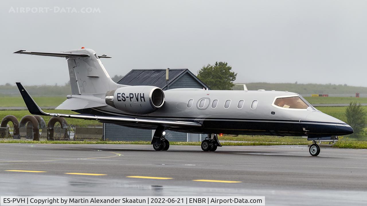 ES-PVH, 1998 Learjet 31A C/N 31A-162, Taxying on 