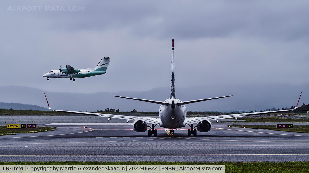 LN-DYM, 2011 Boeing 737-8JP C/N 39005, LN-DYM waiting on 