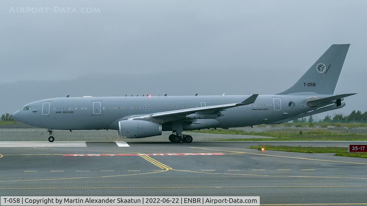 T-058, 2020 Airbus A330-243MRTT C/N 1960, About to takeoff from rwy. 17.