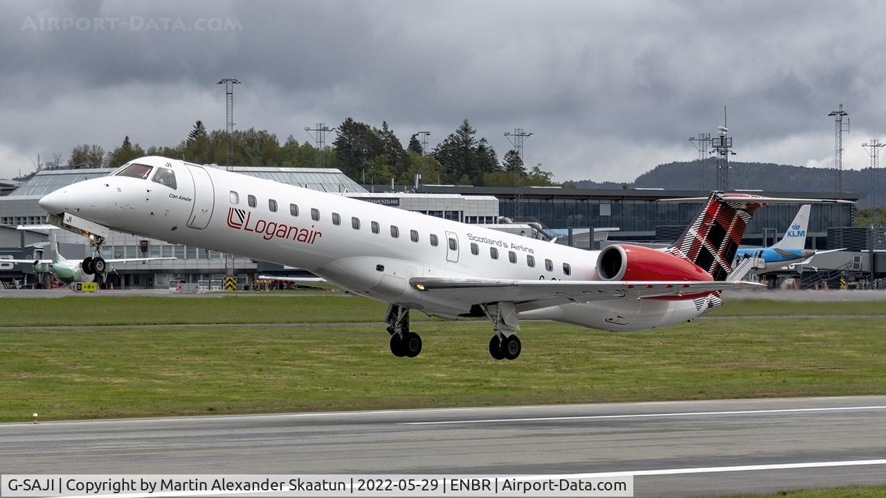 G-SAJI, 2000 Embraer EMB-145EP (ERJ-145EP) C/N 145201, Takeoff rwy. 35.