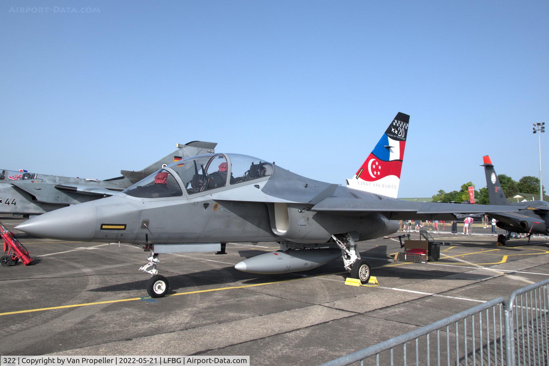 322, 2014 Alenia Aermacchi M-346 Master C/N 7028, Aermacchi M-346A Master of the Republic of Singapore Air Force at BA709 Cognac - Châteaubernard Air Base, France, 21 may 2022. 150 sqn, based at Cazaux, France